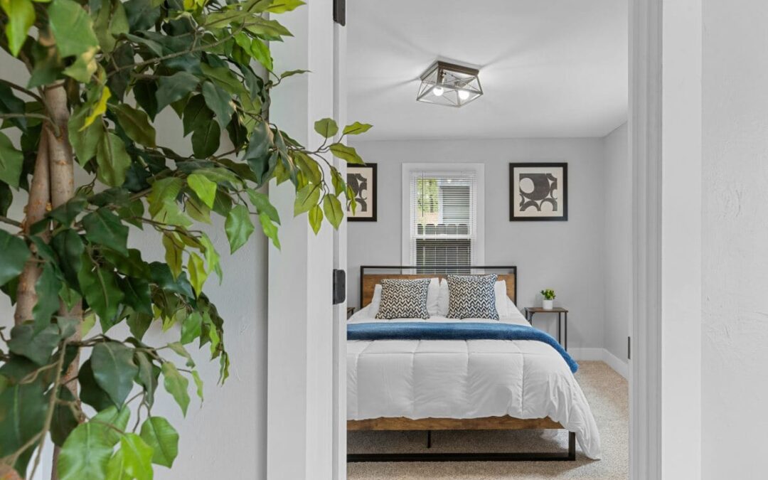 Booking vacation rentals directly with the owner versus via a third party website